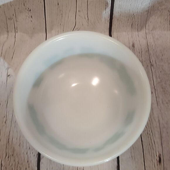 Hazel Atlas 1 qt green ivy milk glass bowl - Picture 4 of 4